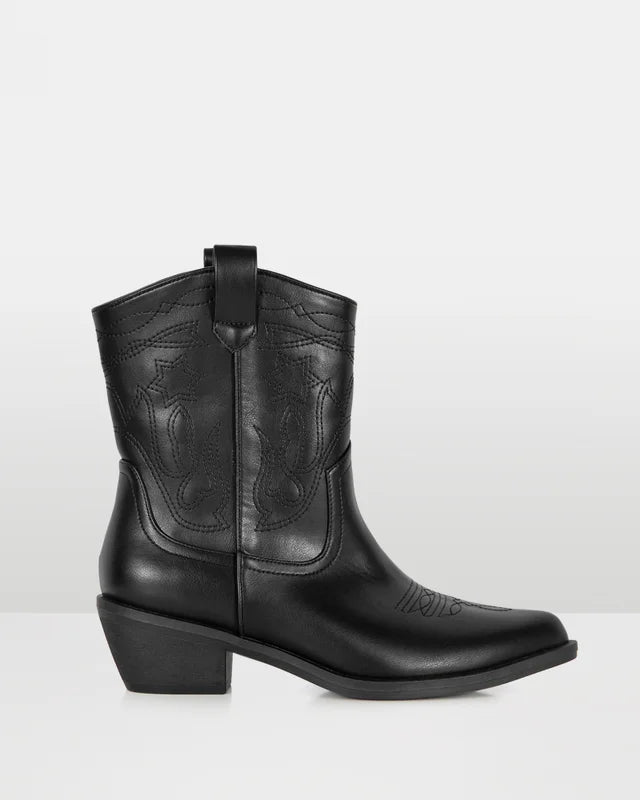 Miley Boots in Black
