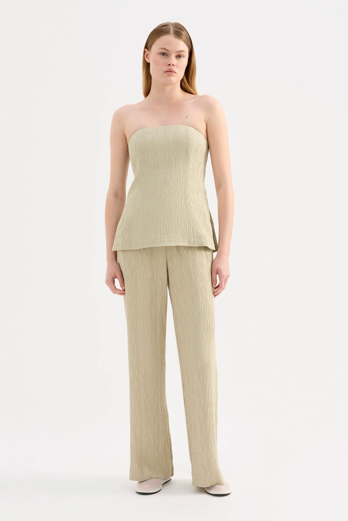 Danika Pant in Artichoke