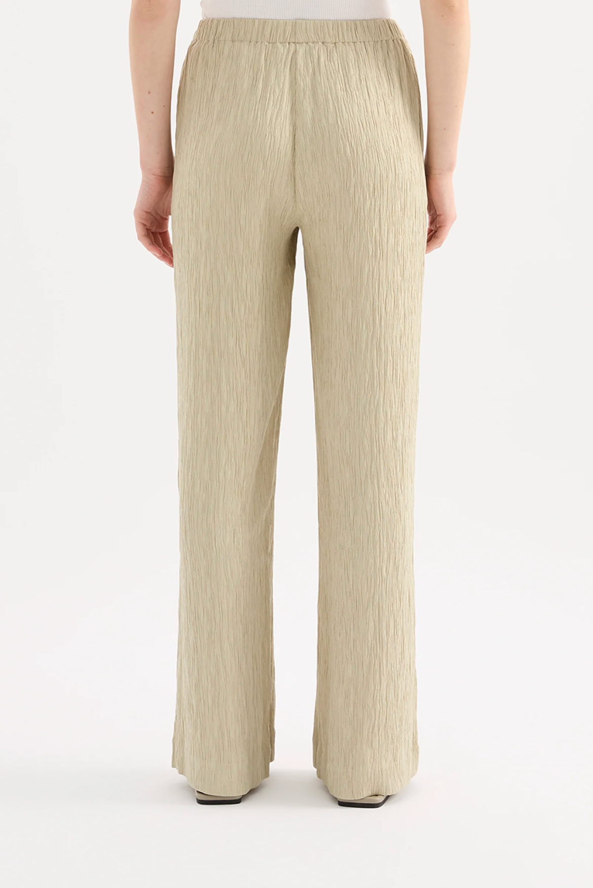 Danika Pant in Artichoke