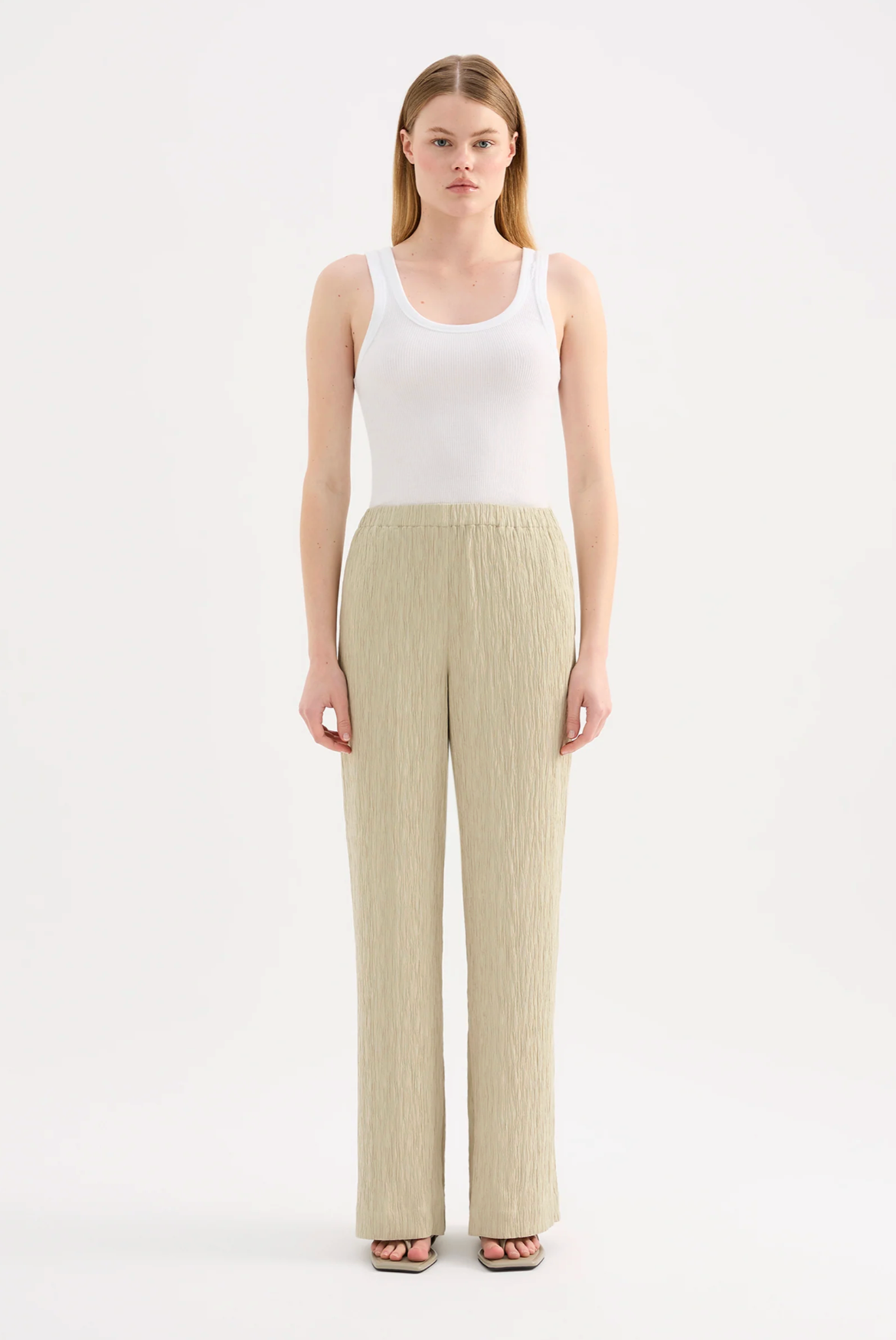 Danika Pant in Artichoke